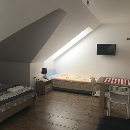 Pokoje Goscinne U Izy Łeba Buitenkant foto